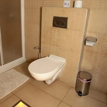 Ithaki Phinikoudes 307 *