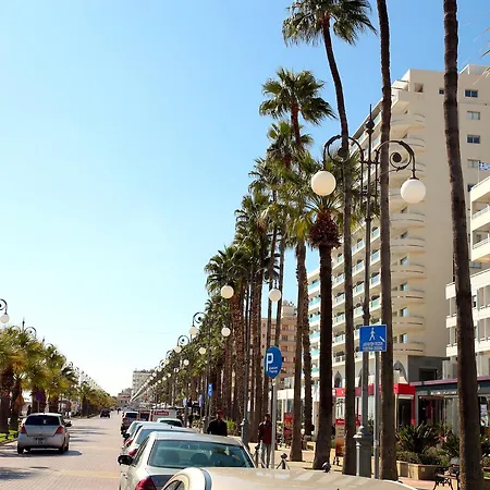 Ithaki Phinikoudes 307 דירה