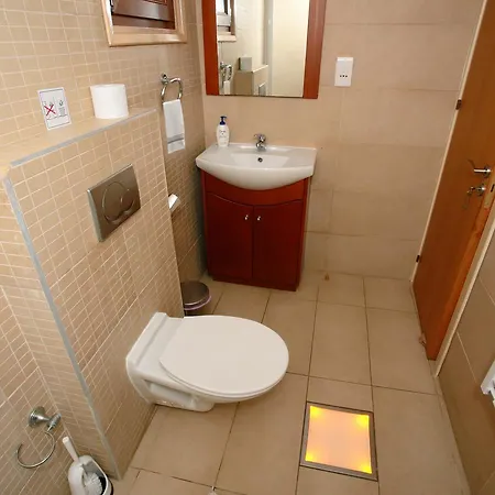 Ithaki Phinikoudes 307 * לרנקה